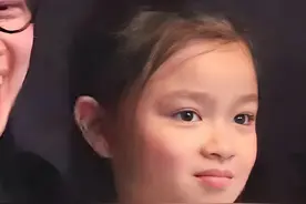 刘德华女儿现身演唱会！这个5亿富养大的闺女，如今成了这般模样图片