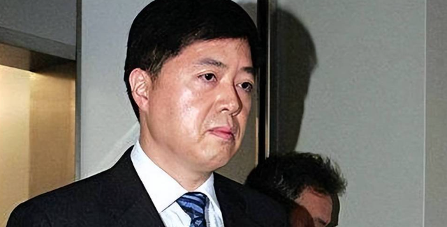 央视最惨女主持：男友被判死缓，丈夫惨死狱中，如今48岁依旧单身
