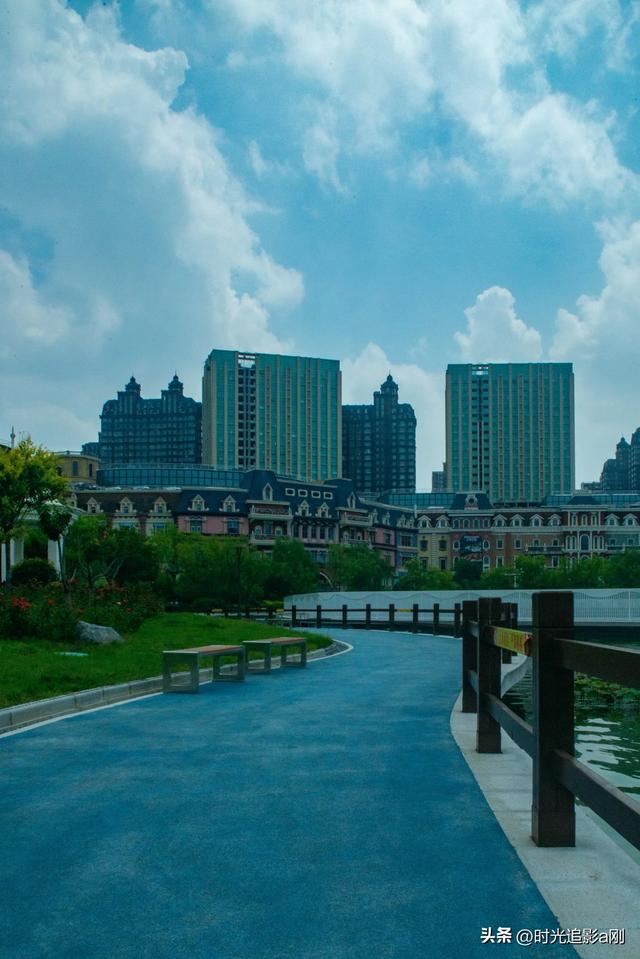 北国未来城沿湖一步一景，迈向生活的自在！