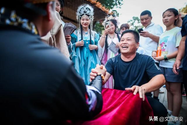 跟着节气游泰安 | 白露之夜,泰安惊现大型国潮现场!这场游园灯会别错过!
