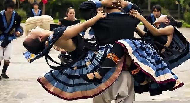 广西与贵州交界处的“菇类村”，女性衣着开放，以母系社会为主