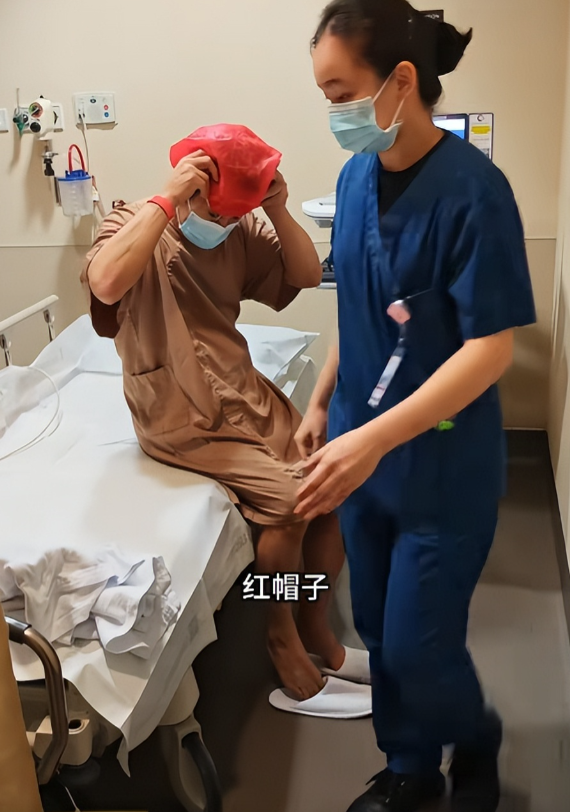 62岁李连杰回应噩耗，手术过程佛珠不离手，聊天记录透露更多细节