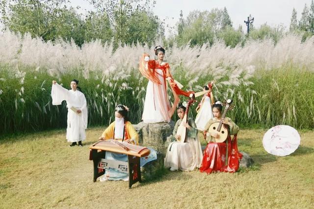芦荻花开，伊人自来！天汉湿地公园第二届芦苇季即将开始→