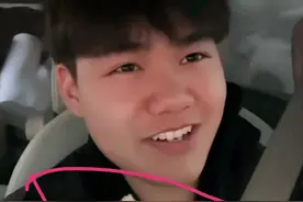 奶茶弟儿子王一涵礼物爆棚，憧憬500万目标，摊主误会“女朋友”图片