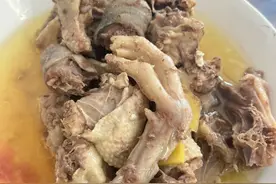 湖北小伙来广东同事家蹭饭，吐槽菜难吃，网友：一看就没见过世面图片