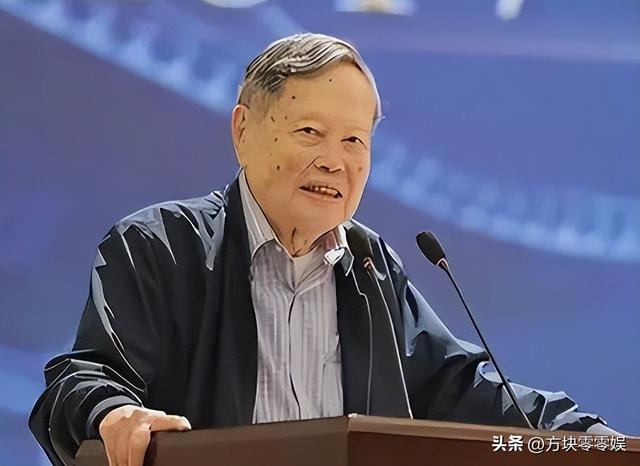 杨振宁家庭情况曝光：三个儿女无人继承物理学，与翁帆关系也很好