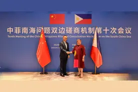 菲律宾推翻承诺，美航母逼到家门口，解放军果断在南海亮剑图片