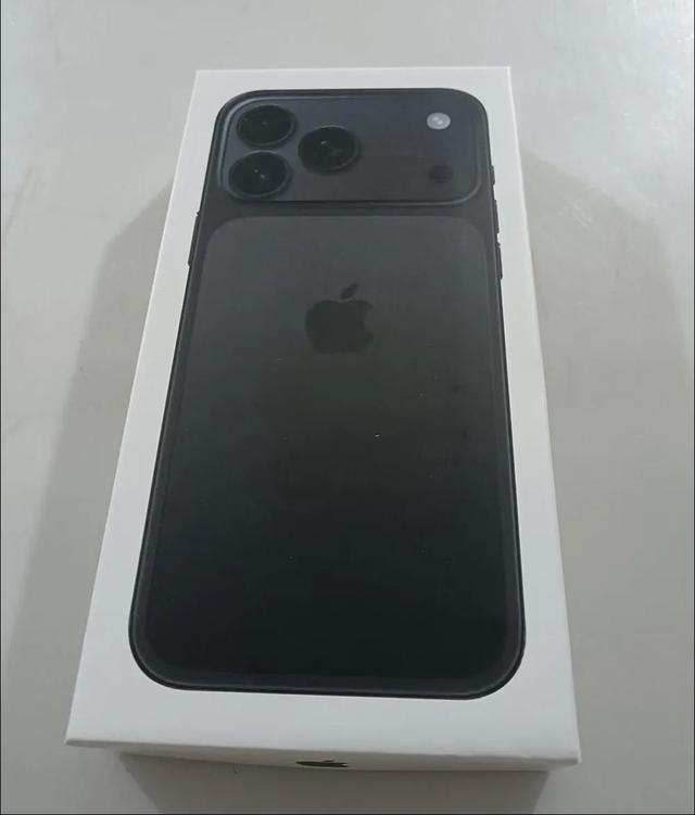 iPhone 17 Pro 还没发布就被山寨！刚公布这国产新机也太大胆了