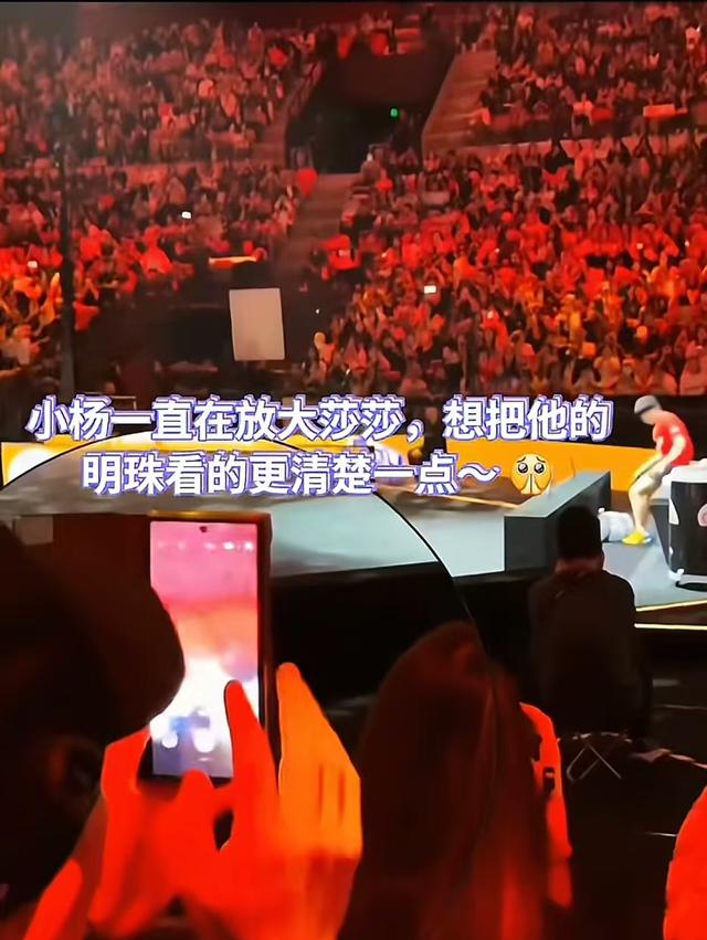 北京大满贯，杨广弟在看台上的一个举动，让我们知道莎莎的不易