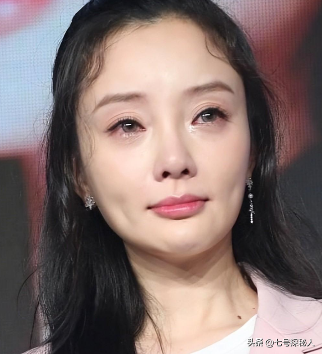 “红杏出墙”！这5位给老公戴帽子的女星，简直堪比现代版潘金莲