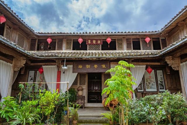 腾冲银杏季｜4天5夜黄金攻略，把金黄、温泉、烟火全打包～