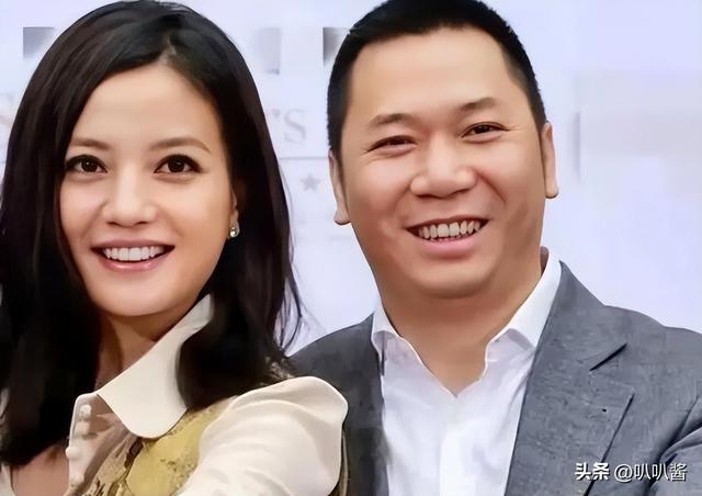 拔出萝卜带出泥！49岁赵薇近况被曝，原来圈内封杀只是冰山一角