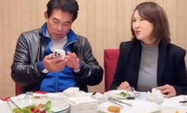 事业巅峰远赴美国，被老外“玩腻”后晚年回国，如今变成了这样！