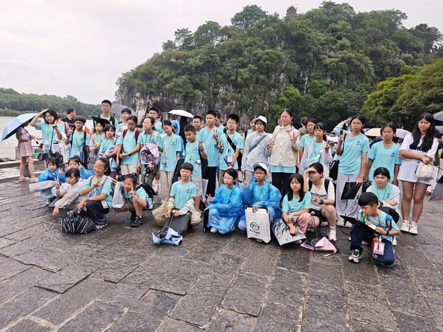 山水联动！“小海豚”们说：走进了《漓江百里图》的画卷