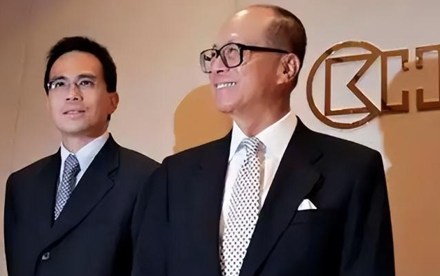 中美最关键一战降临，27号决战前，中方出手将军，李嘉诚如履薄冰