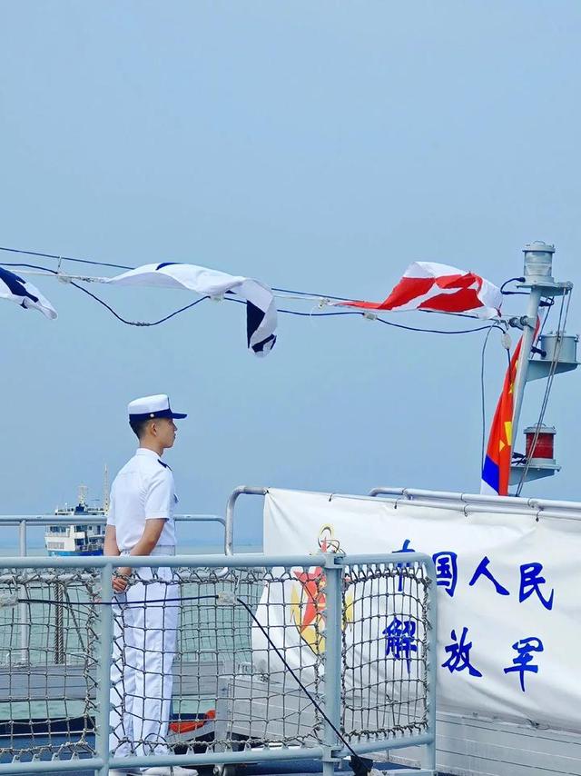日本想搞法西斯复辟？特朗普当年隔空递话，为啥中国越强它越反华