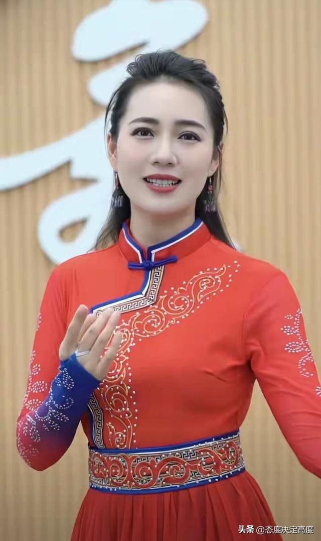 哇塞，她这天然美太绝了，高雅又自然，满满的中国美！