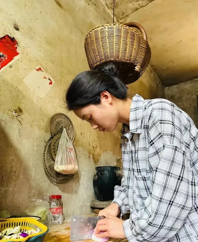 两性关系：45岁后，女人不怕你动手动脚，就怕你碰这几样！