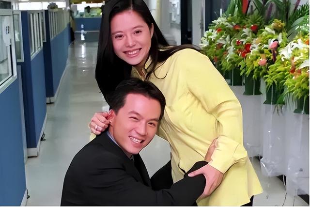 喂奶12年、同床入睡15年、跟儿子拍婚纱照，畸形的爱真离谱！