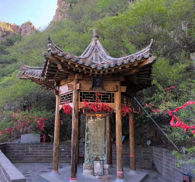 到河北张家口登鸡鸣山
