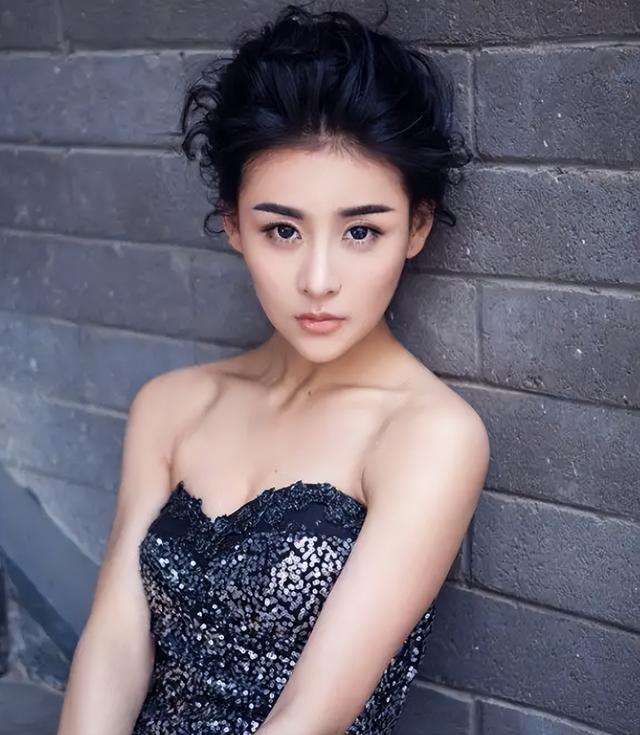 如果不是因为私生活太混乱，她现在的咖位不输杨幂、白鹿、高圆圆