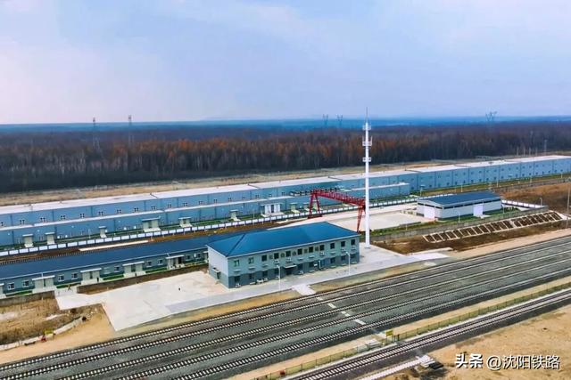 山泉水乘火车走四方