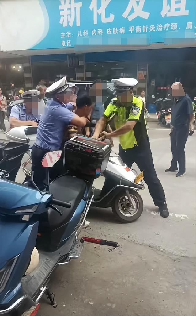 男子酒后骑摩托拒不配合执法被行拘