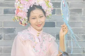 在青城摄一组沉浸式“旅拍”大片图片