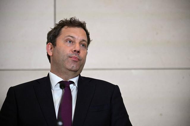 中德刚在北京谈妥，德国又变脸了，逼中方后退3步，否则后果自负