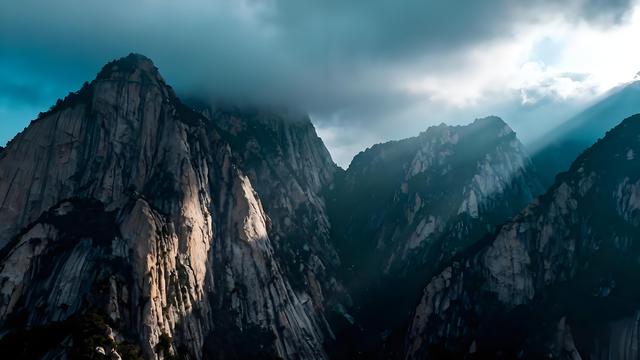 爬华山和泰山哪个更累？一文搞懂两座名山怎么爬才过瘾