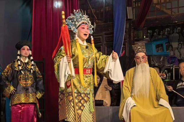 渔火映千年，国潮燃官渡！昆明首届渔灯会启幕，8天解锁双节狂欢