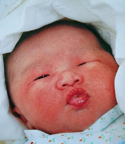 主席首位曾孙毛东东，出生日期有些特别，如今21岁国防科技读大三