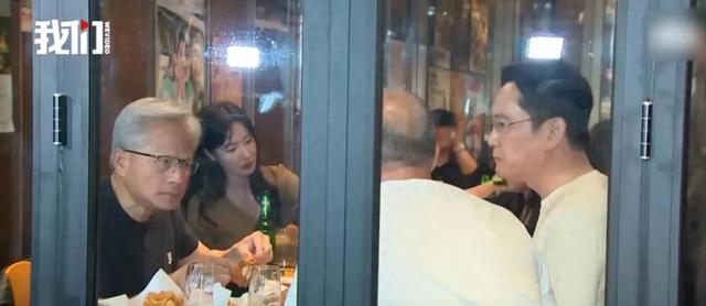 26万颗芯片落地韩国！黄仁勋靠炸鸡拿下两大韩企巨头，中国咋破局