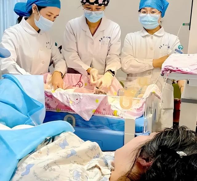 “生不起”或成历史，2026生娃基本不花钱，每月还能领补贴