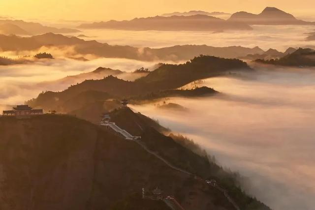 西和云华山：朝看日升云海间 暮观日落染层山