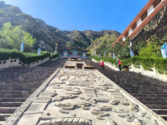 到河北张家口登鸡鸣山