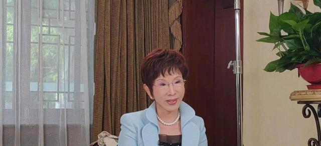 回去就抓捕？洪秀柱专机落地台北，国台办的意思早已经说透