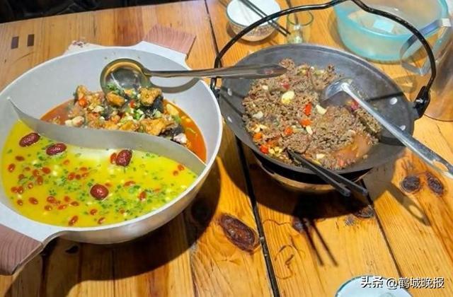 张家界咋成这样了？俩菜宰 844 元，四家店三个鬼秤！游客：再也不来了