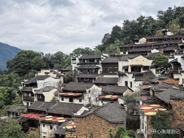 2025年秋老姐俩江西行，去篁岭看晒秋