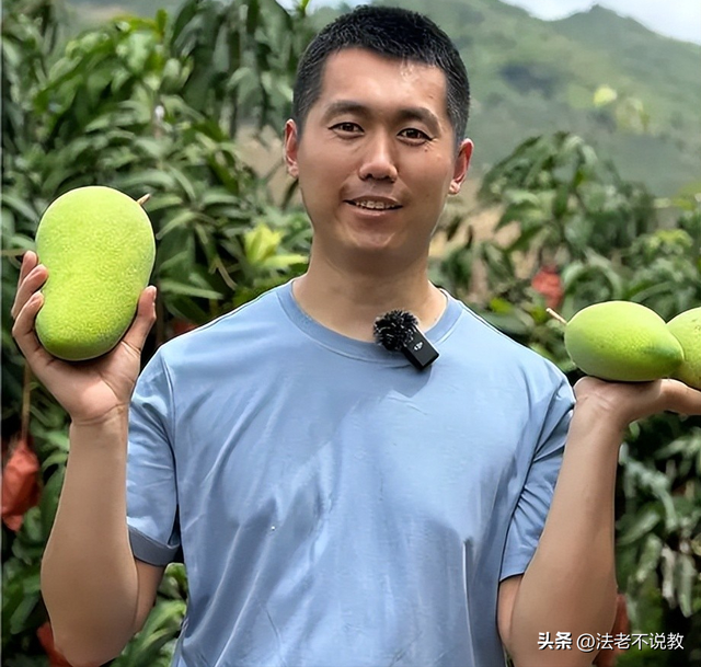 “最帅升旗手”张自轩被骂惨了！面对争议，他用一句话来回应