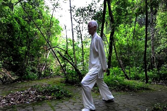 练八段锦别只记动作！5个秘诀，新手也能练出真效果