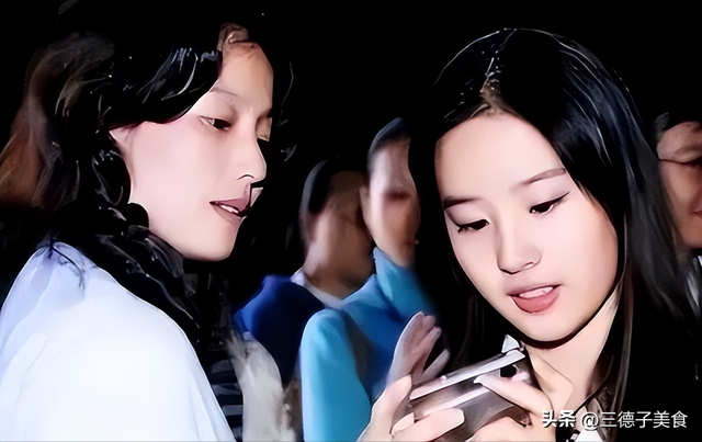 刘亦菲母亲刘晓莉：今66岁仍单身，身材傲人，长得比女儿还漂亮