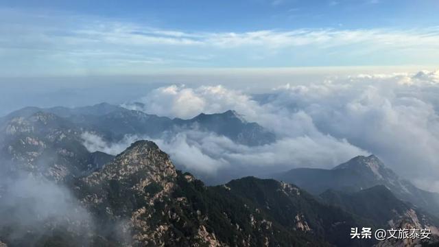 泰山雨后云雾织仙境！泼墨山水里藏着夏日最治愈的奔赴