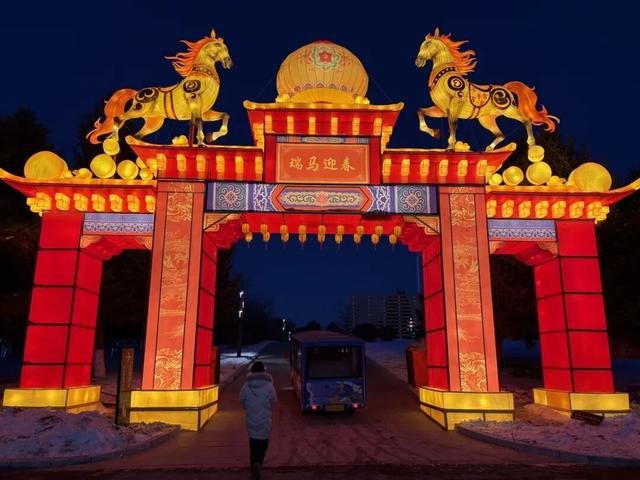 开园啦！去这里，看冰雪“七十二变”→