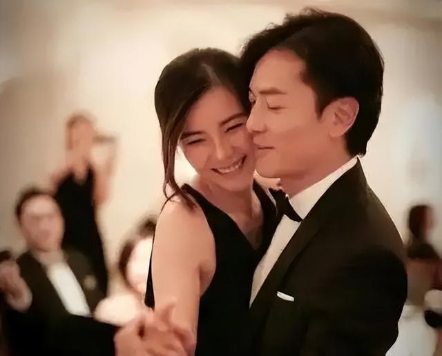 21岁拍三级，30岁被出轨，38岁嫁大佬，如今52岁没孩子也被宠成宝