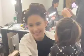 齐娇带两个女儿探班何超莲，姑侄关系很生疏，三太对孙辈不如四太图片