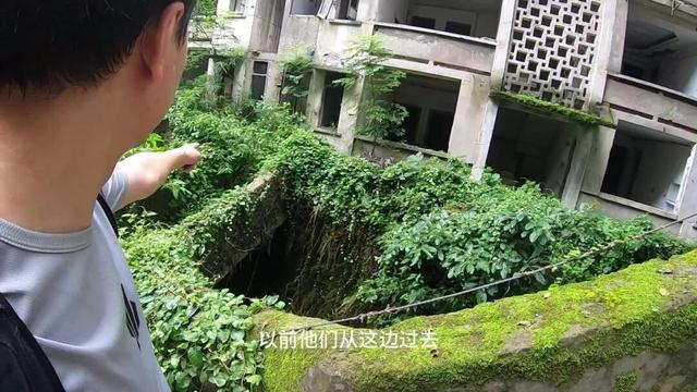 重庆南温泉发现废弃溶洞景区，内部层层石梯让人联想到盗墓笔记