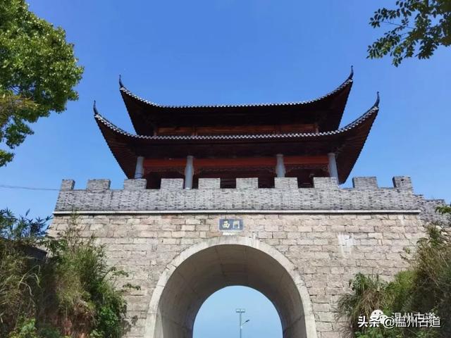 周末休闲好去处！探寻汉朝古寨千年古村，登悬空观景台一览绝美