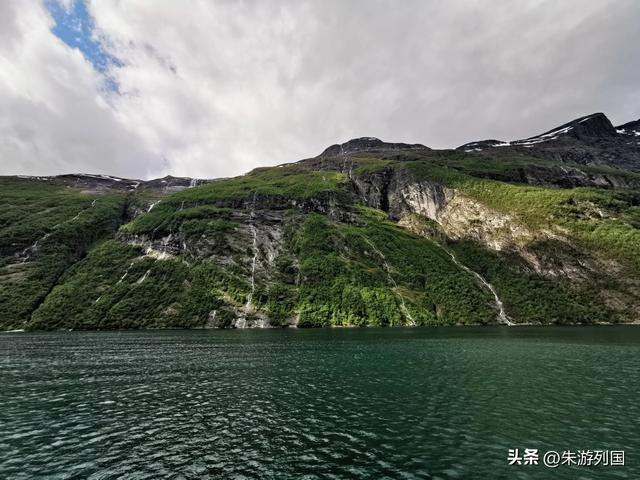 在挪威峡湾，一天三次轮渡，带来的震撼体验