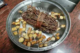 五指毛桃鸡骨草汤，清肝火健脾益气化湿图片